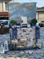 ”Little car in navy blue” ”Little car in navy blue”