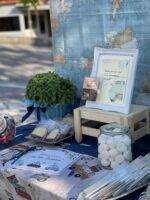 ”Little car in navy blue” ”Little car in navy blue”