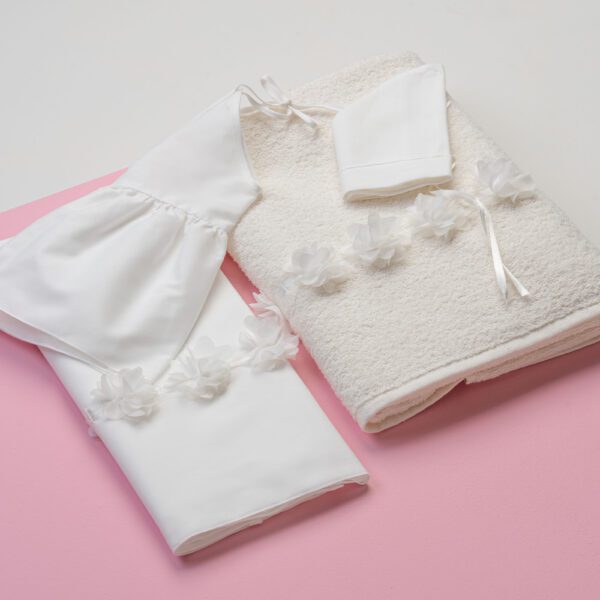 Essential “Bouquet” christening cloth set Essential “Bouquet” christening cloth set