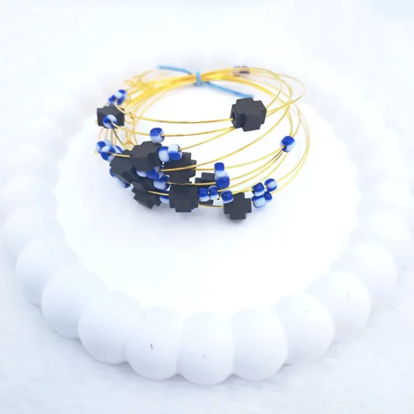 Μαρτυρικό μετταλικό βραχιόλι με ξύλινο σταυρό kymi