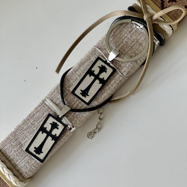 Εφηβική-Αντρική λαμπάδα  με set βραχιόλι και σταυρό λαιμού