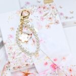 Μπομπονιέρα Charm με μαντιλάκι και πέρλες pink blossom