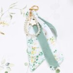 Μπομπονιέρα Charm με μαντιλάκι και πέρλες eden