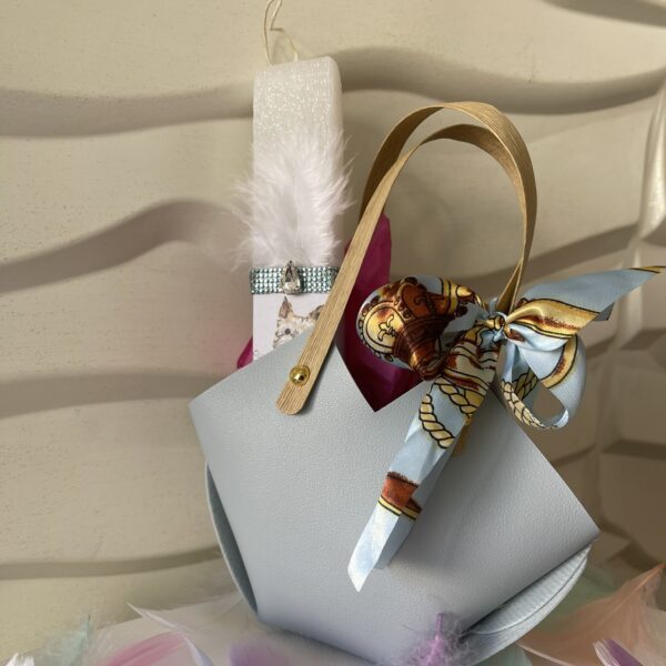 Λαμπάδα τύπου ”Tiffany’s ”με τσαντούλα