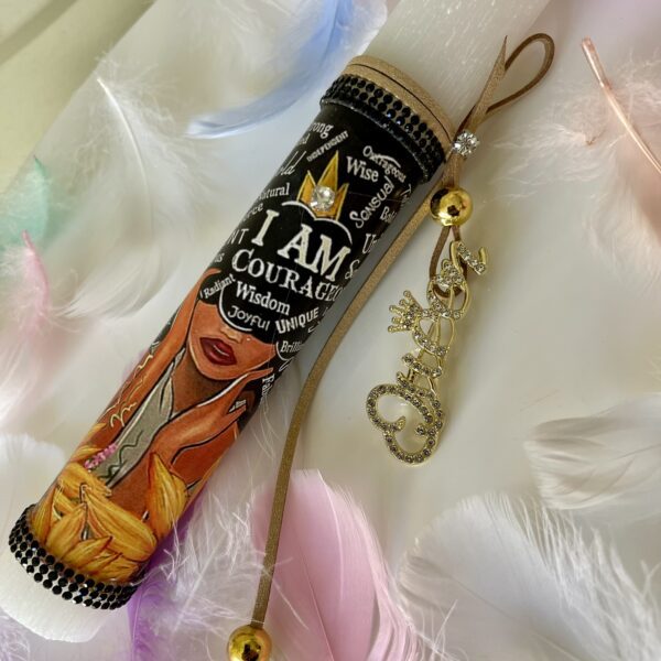 Λαμπάδα  ”queen”καρφίτσα