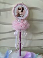 Λαμπάδα  σε σχήμα γλειφιτζούρι ”Το πρώτο μου Πάσχα Minnie’