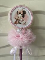 Λαμπάδα  σε σχήμα γλειφιτζούρι ”Το πρώτο μου Πάσχα Minnie’