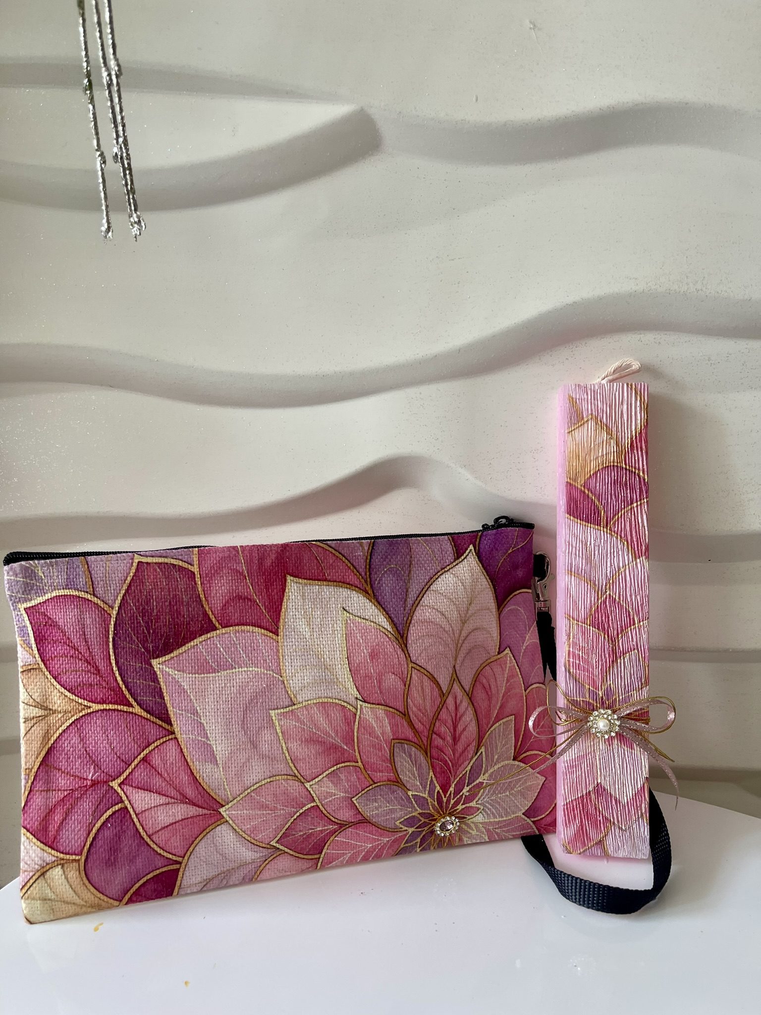 Set τσαντάκι και λαμπάδα ”Floral” Set τσαντάκι και λαμπάδα ”Floral”