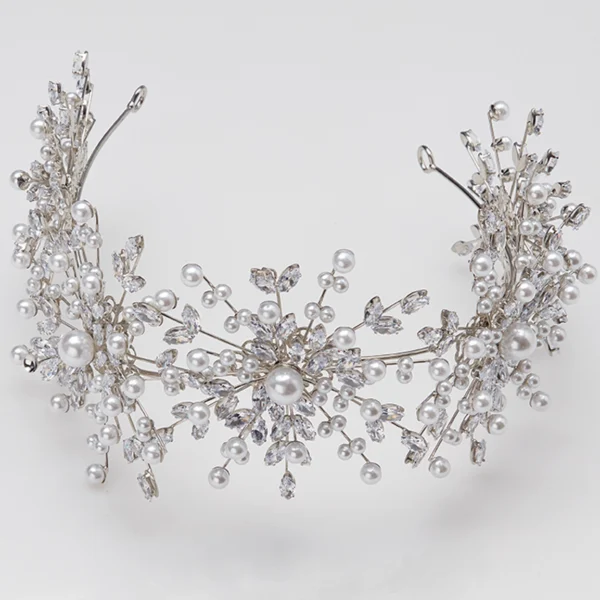 Τιάρα επάργυρη με κρύσταλλα και πέρλες