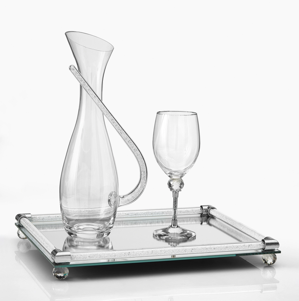Σετ δίσκος με ποτήρι κρασιού και καράφα κρυστάλλινα Σετ δίσκος με ποτήρι κρασιού και καράφα κρυστάλλινα