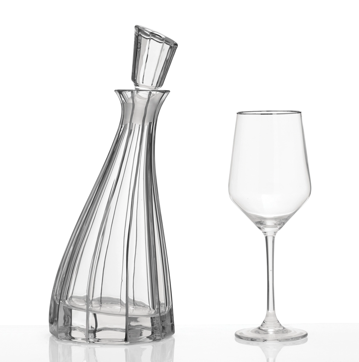Κρυστάλλινο σετ ποτηριού και καράφας γάμου Κρυστάλλινο σετ ποτηριού και καράφας γάμου