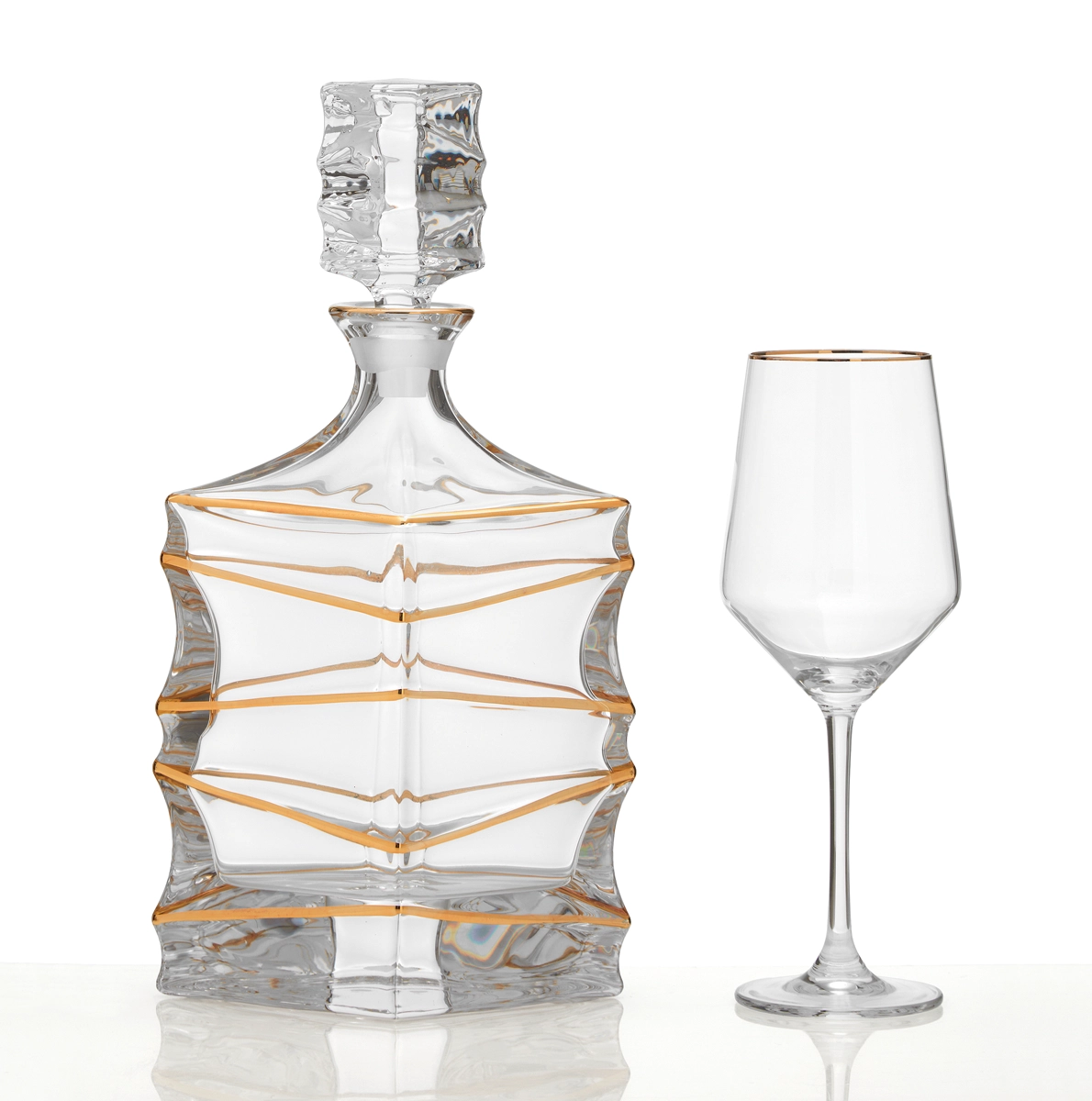 Κρυστάλλινο σετ ποτηριού και καράφας γάμου Κρυστάλλινο σετ ποτηριού και καράφας γάμου