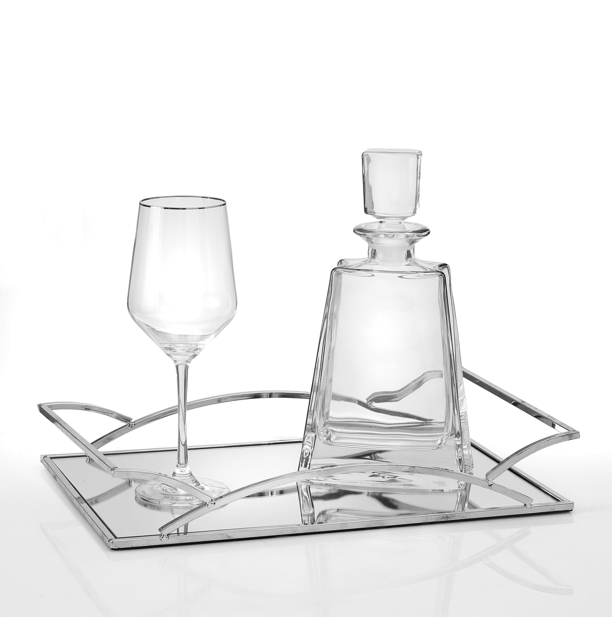 Σετ δίσκος με ποτήρι κρασιού και καράφα κρυστάλλινα Σετ δίσκος με ποτήρι κρασιού και καράφα κρυστάλλινα